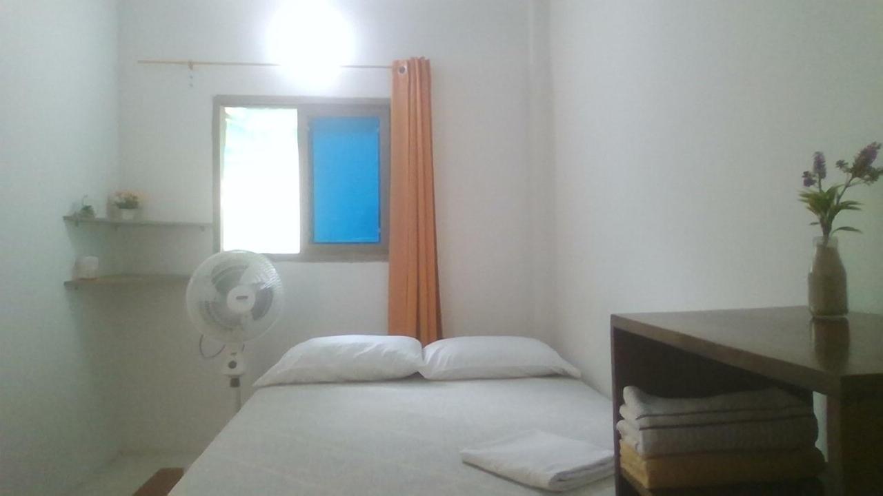 Hostal Paloma Cafe Palomino Room photo